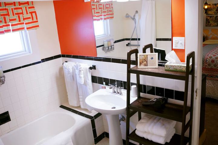 Room 13 of 48
