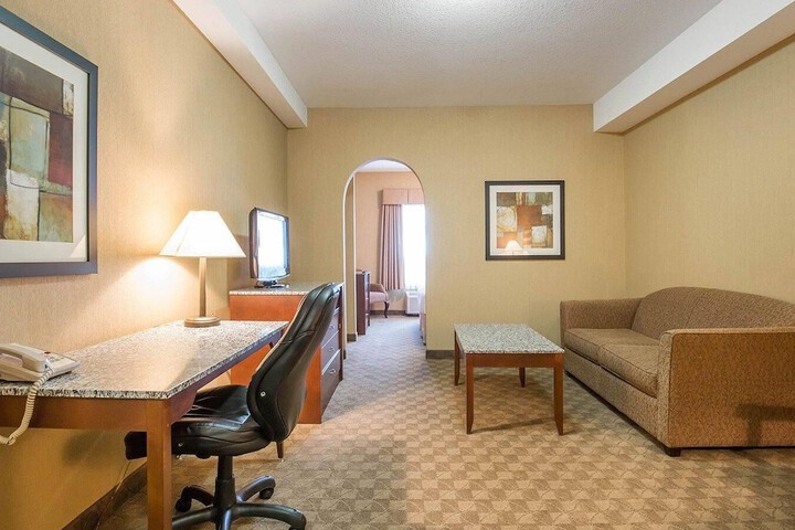 Comfort Inn & Suites