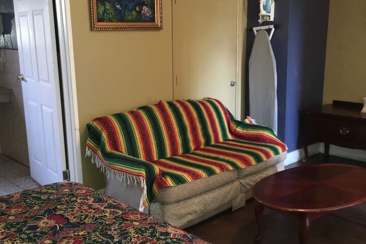 Room 11 of 32