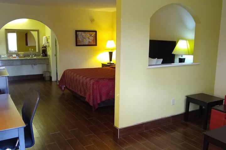 Room 53 of 96