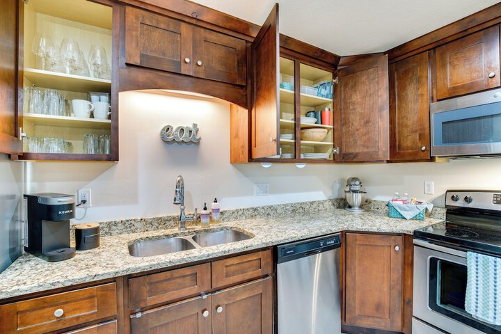 Modern Lehi Apartment: 2 Mi to Thanksgiving Point