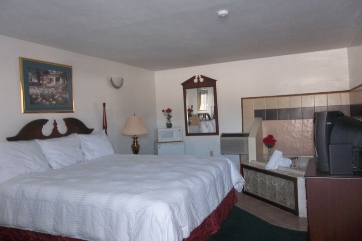 Room 4 of 10