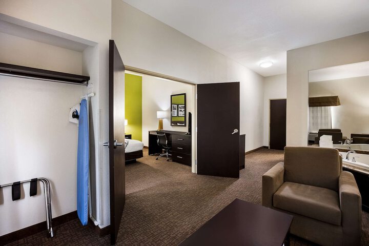 Room 25 of 44