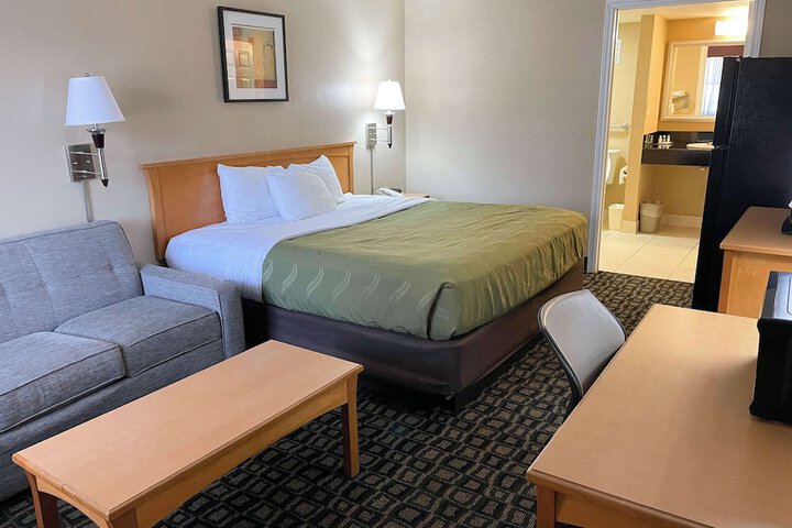 Room 33 of 40
