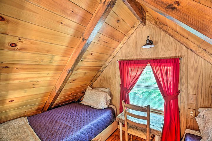 Off-the-grid Cabin Living in Red River Gorge!