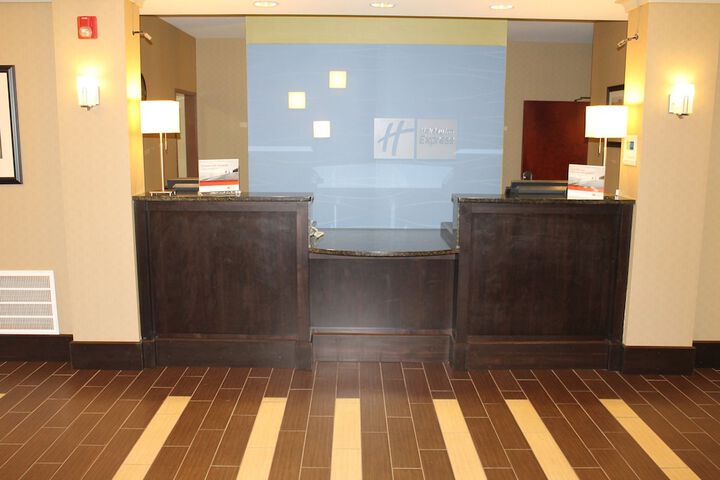 Holiday Inn Express & Suites Starkville by IHG