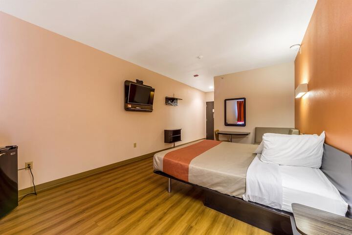 Room 33 of 41