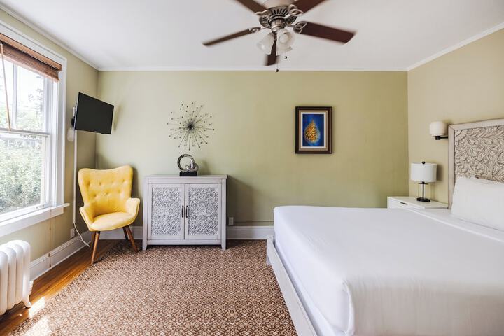 Room 43 of 122