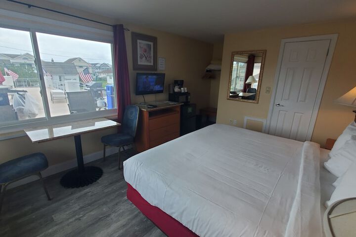 Room 15 of 33