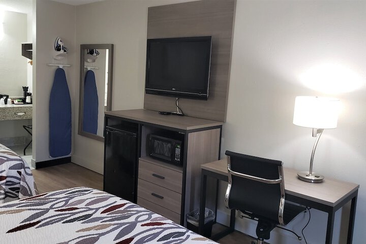 Room 14 of 16