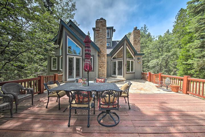 Incredible Lake Arrowhead Home w / Views & Decks!