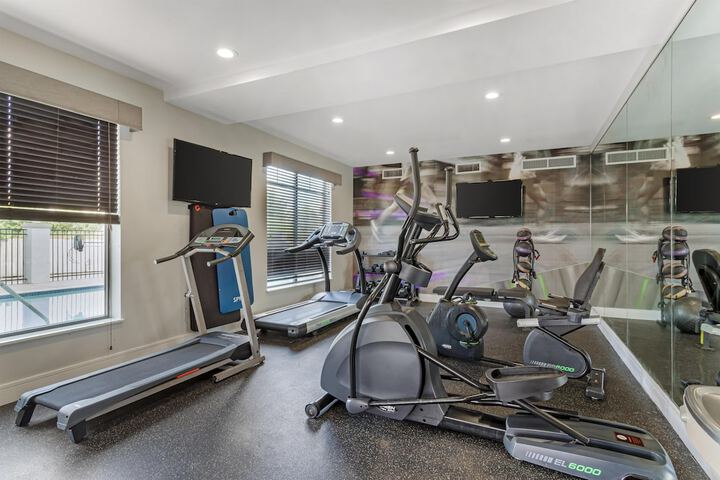 Best Western Plus Bay City Inn & Suites