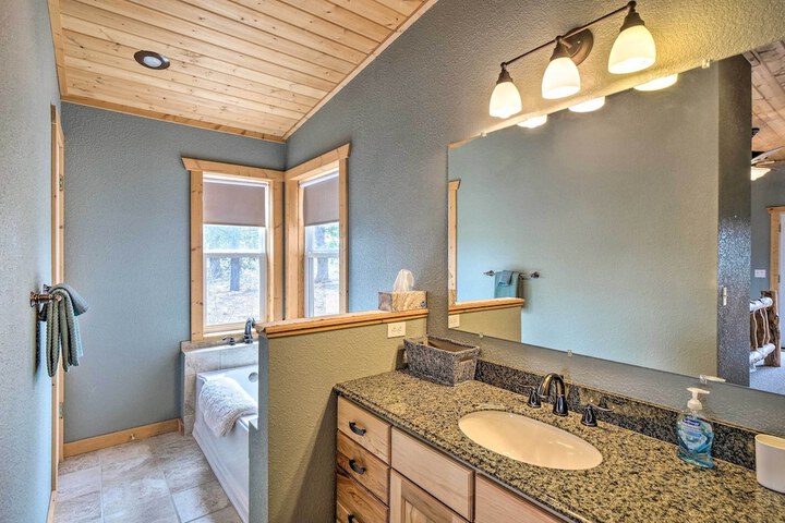 Grand Jefferson Home w / Stunning Mtn Views!