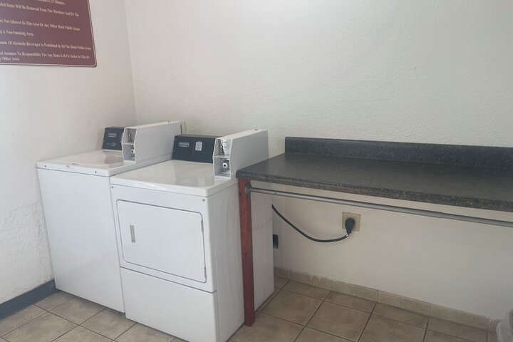 Red Roof Inn & Suites Hinesville