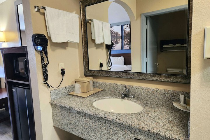 Room 14 of 27