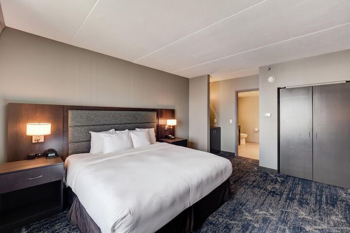DoubleTree by Hilton Hotel Bloomington