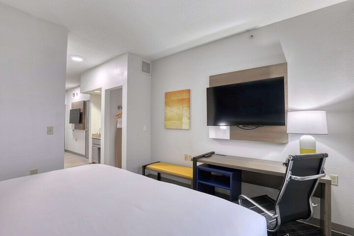 Room 46 of 83