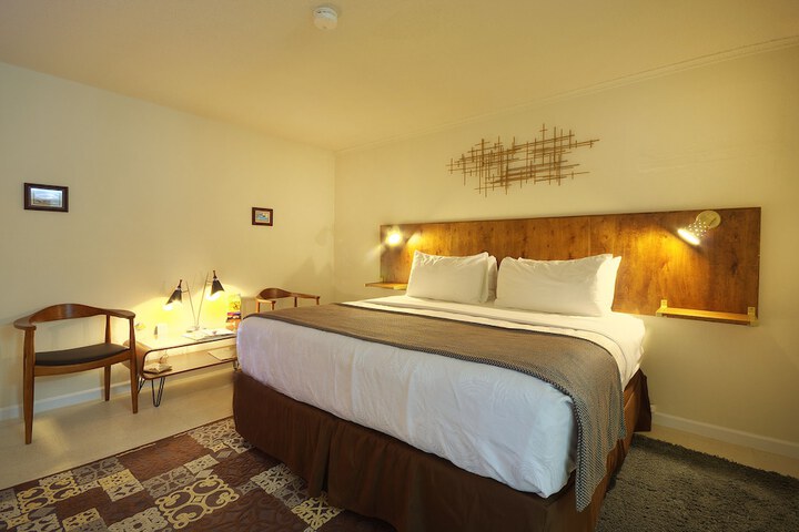 Room 9 of 37