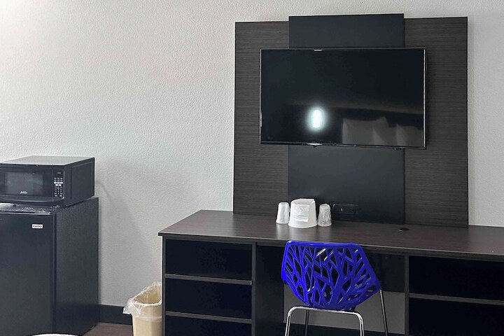 Room 12 of 18