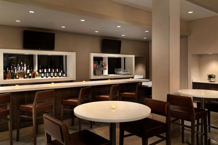 Lounge 58 of 62
