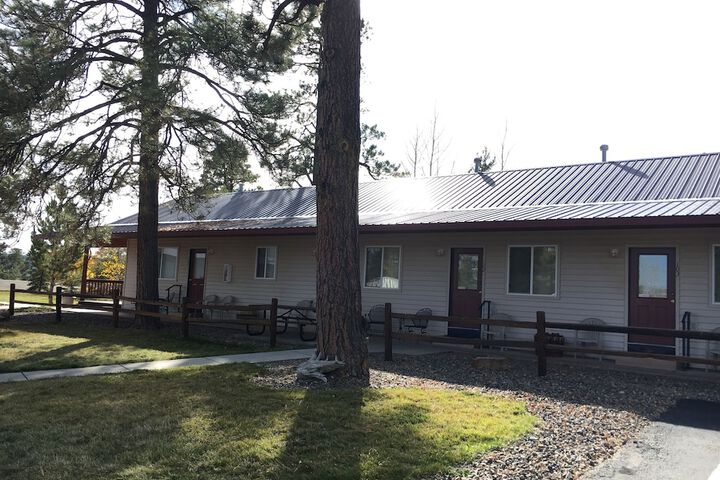 Mountain Landing Suites & RV Park