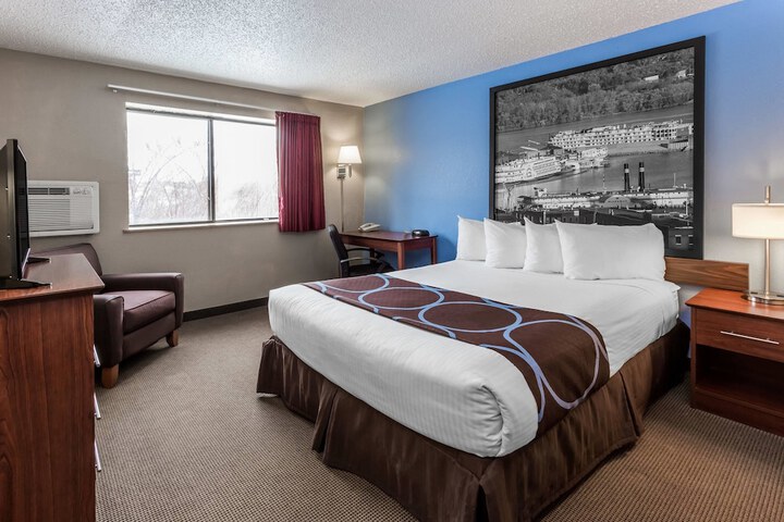 Room 11 of 19