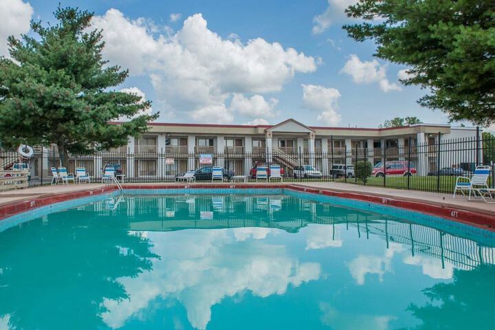 Pool 4 of 25