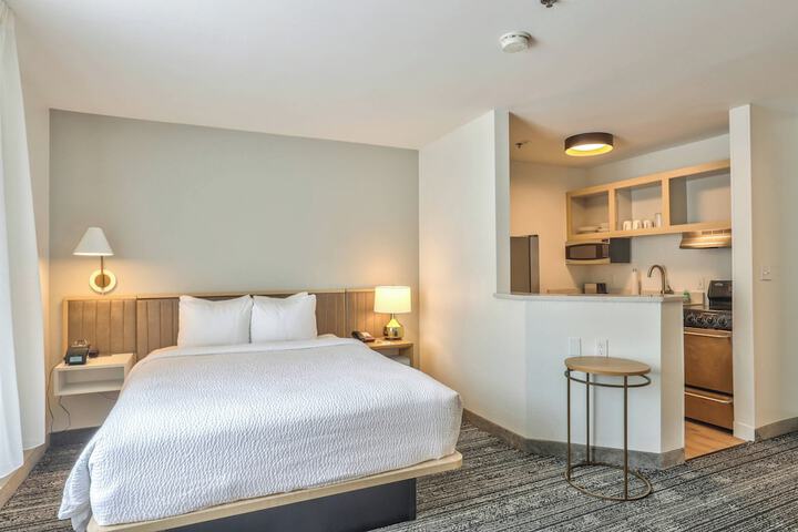Room 43 of 62