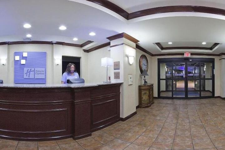 Holiday Inn Express Hotel & Suites Cleveland by IHG