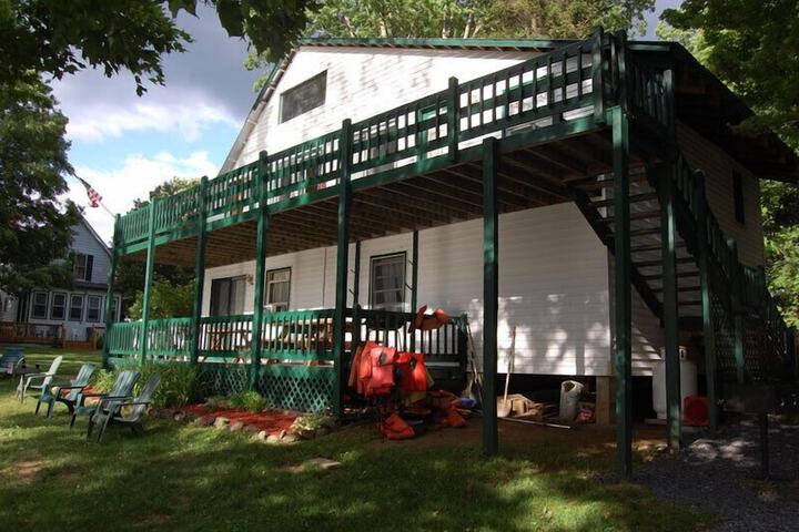The Elms Waterfront Cottages