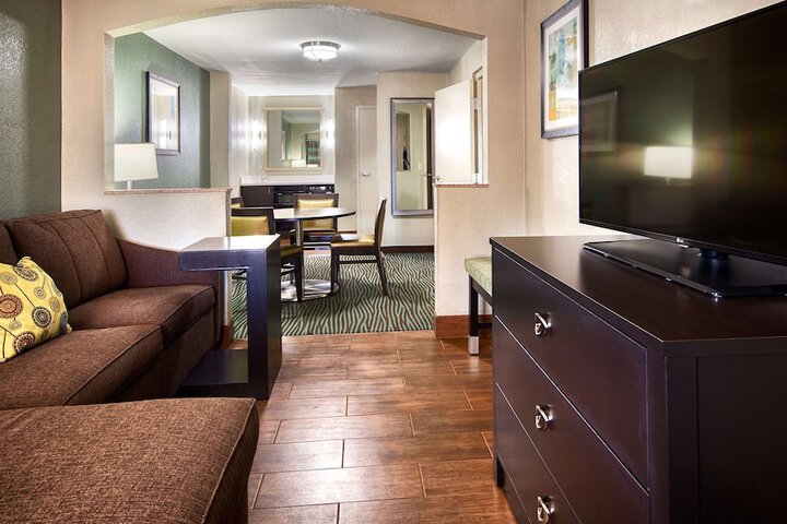 Room 16 of 33