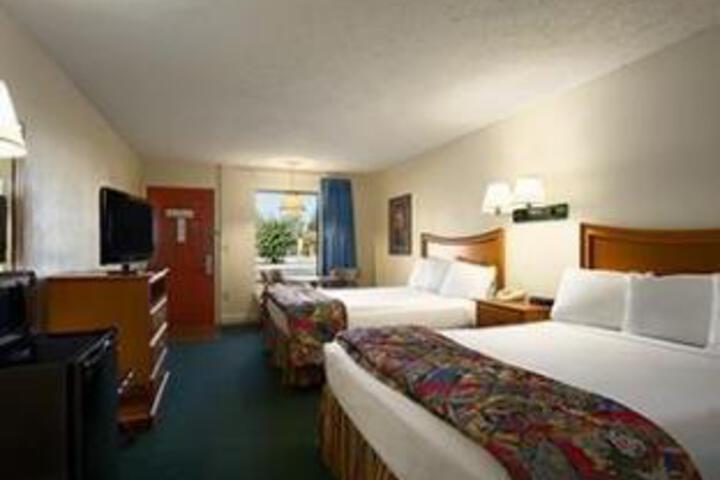 Suite 4 of 15