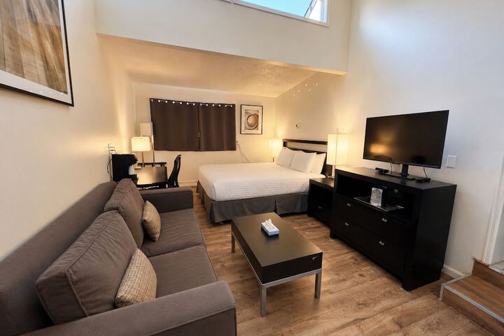 H & H Motor Lodge