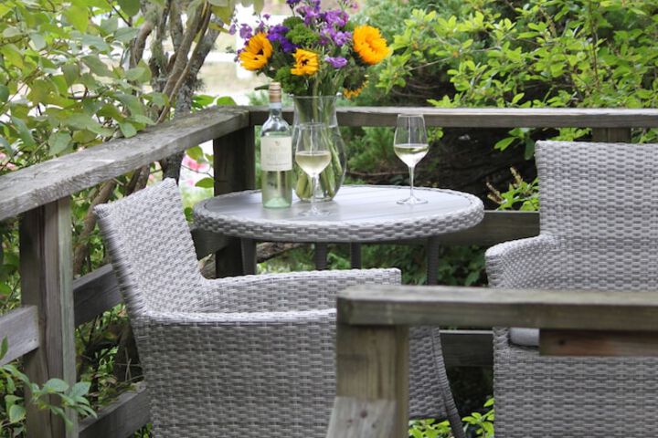 Allen Harbor Breeze Inn & Gardens