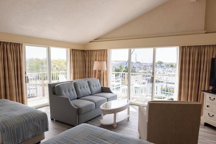 Anchor in Distinctive Waterfront Lodging
