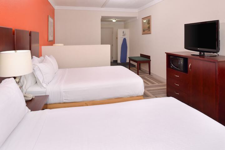 Room 10 of 37