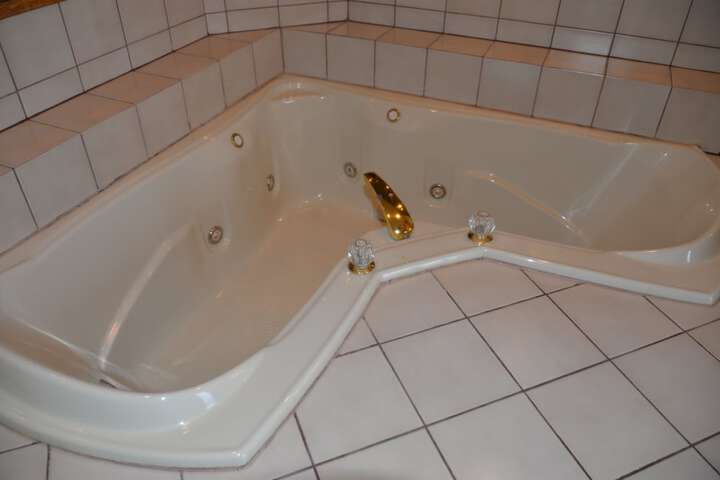 Hot Tub 29 of 33