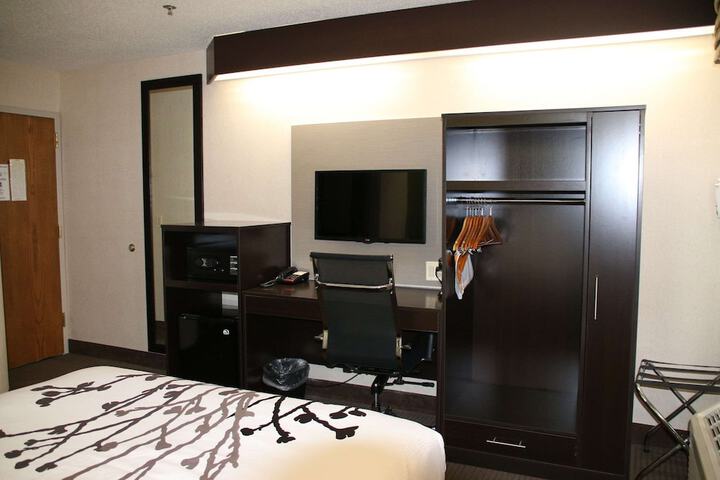 Room 28 of 49
