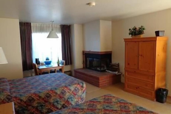 Room 32 of 47