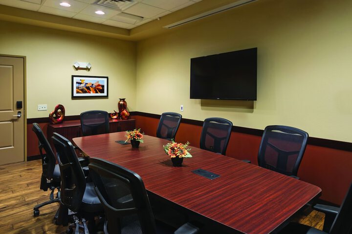 ClubHouse Hotel & Suites - Fargo