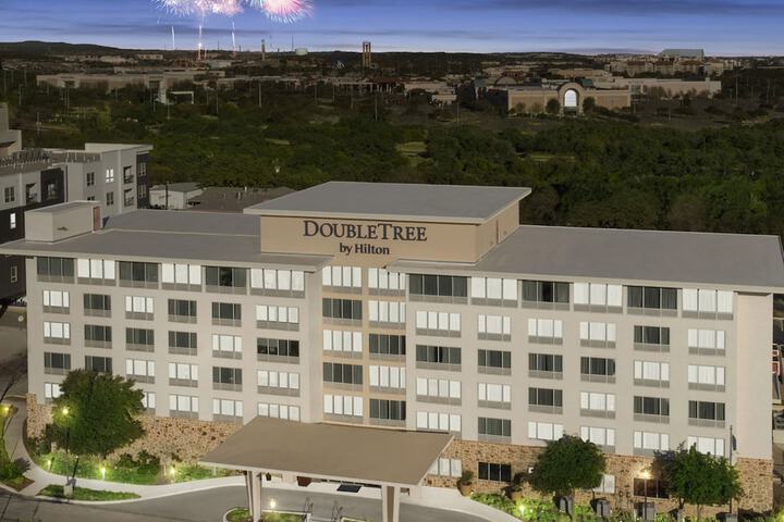 Hotel 2 of 32