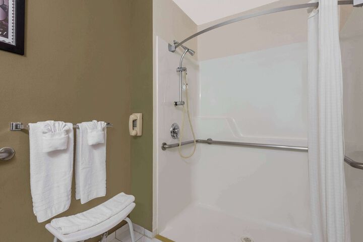 Room 11 of 25