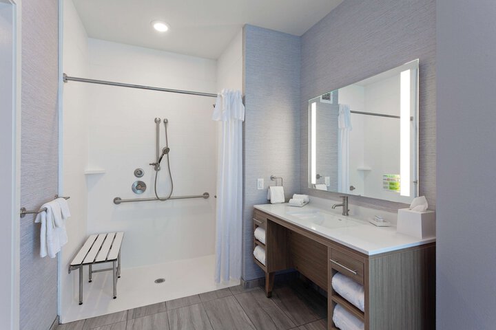 Room 15 of 38