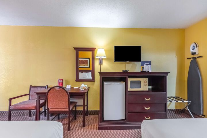 Room 8 of 28