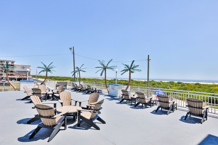 Sundeck 36 of 40