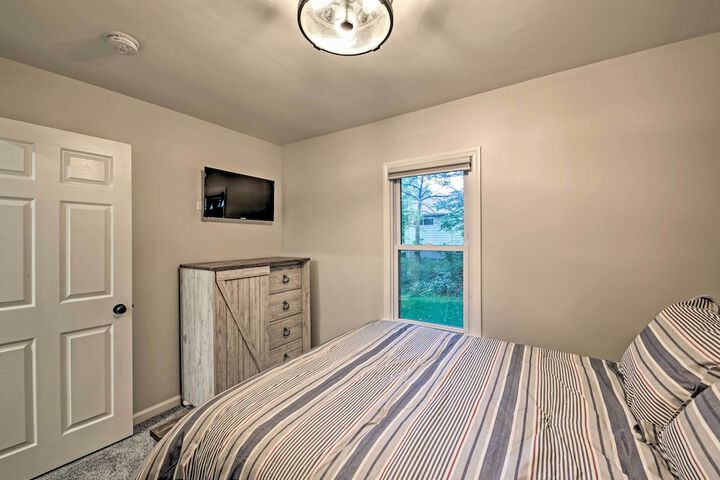 Updated Twin Lakes Cottage Walk to Lake Mary
