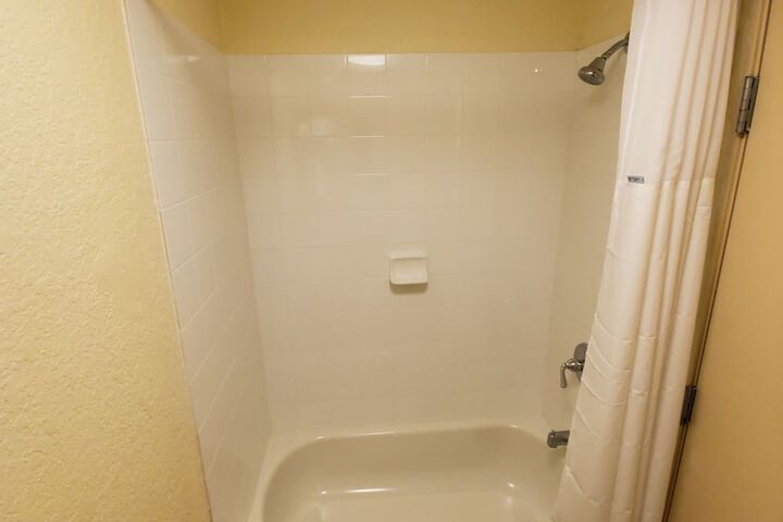 Room 16 of 19