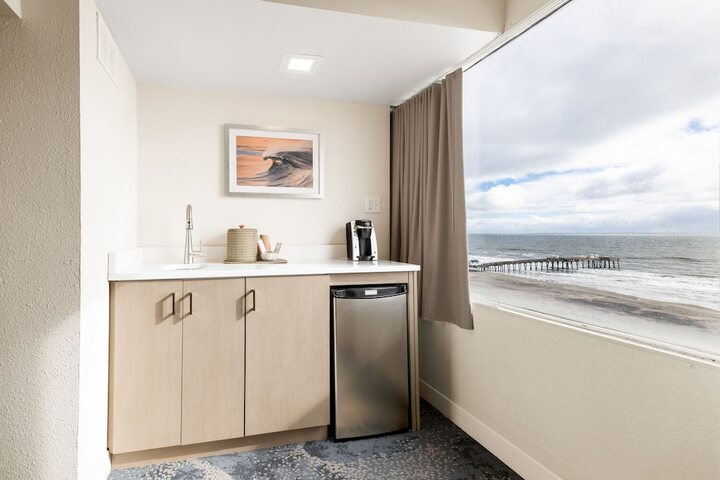 Port-O-Call Hotel