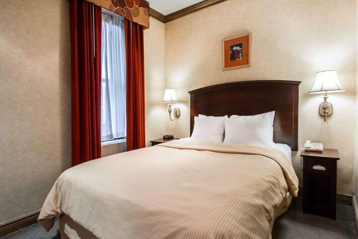 Room 20 of 33