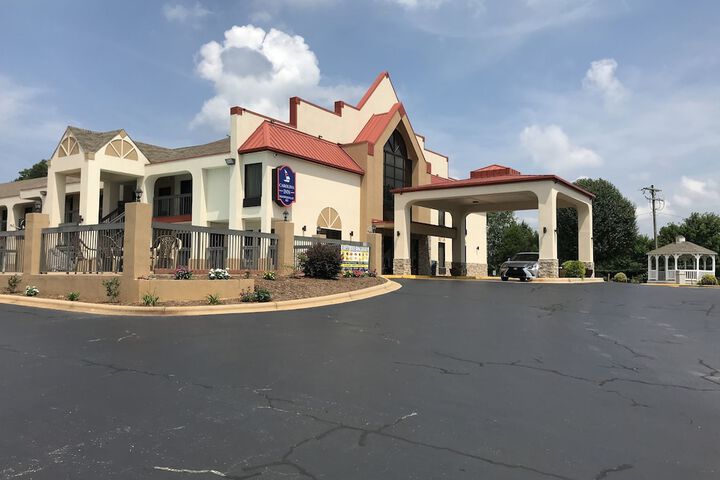 Carolina Inn & Suites of Lake Norman